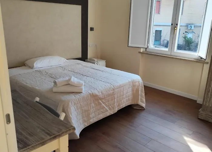 Hotel Oc2 *